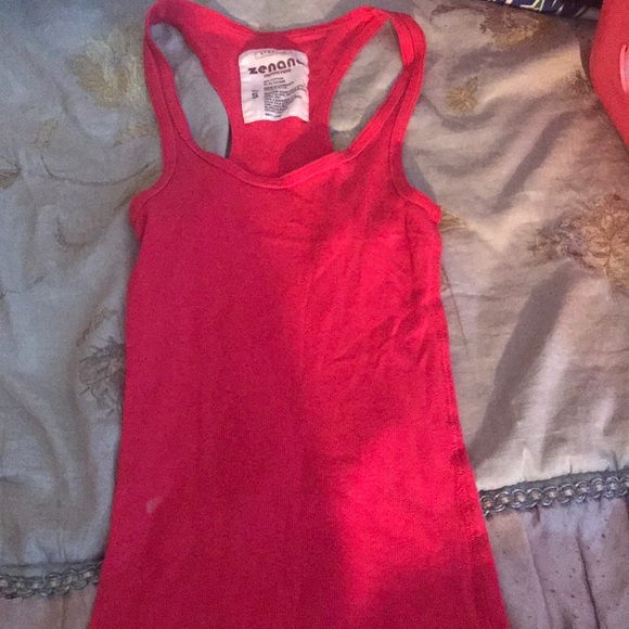 Red tank - Picture 1 of 1